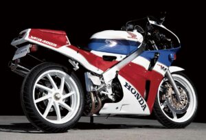 若い時にはこのバイクで峠を攻めてました(バイク盗られちゃったけど)